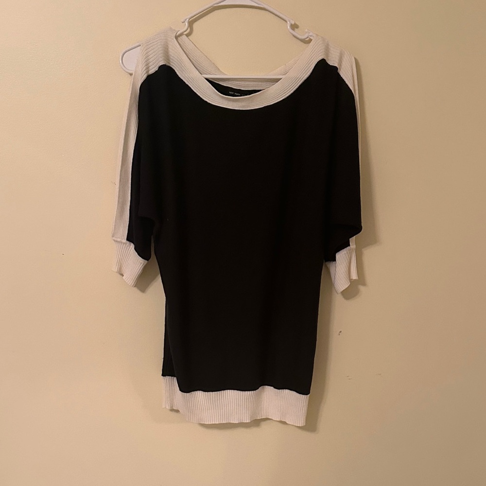 New York & Company Black and Cream Short Sleeve Top